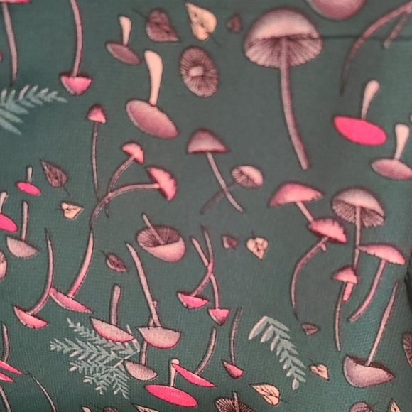 The CUTEST mushroom 🍄 dress - Picture 4 of 7